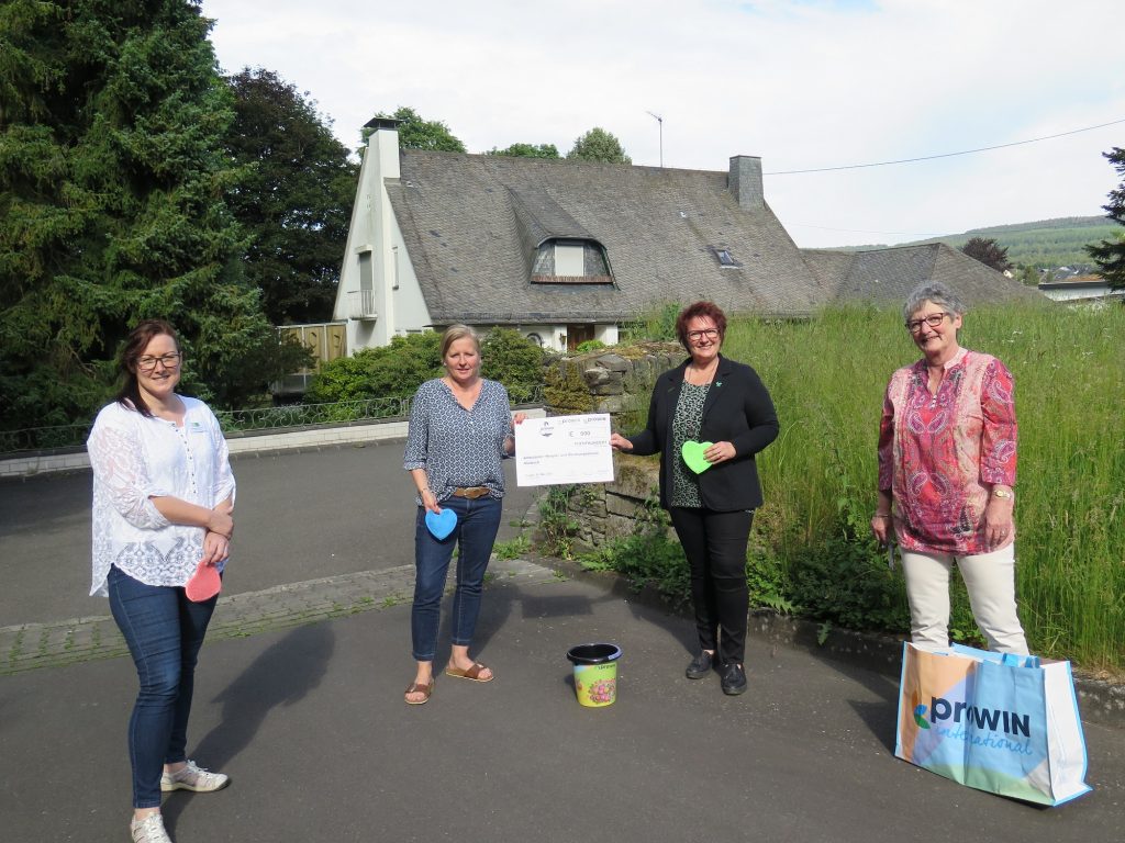 Spendenübergabe christlicher Hospizverein Morbach ambulantes Hospiz ProWin Annelie Haas Alexandra Thomas Michaela Paulus Petra Paulus
