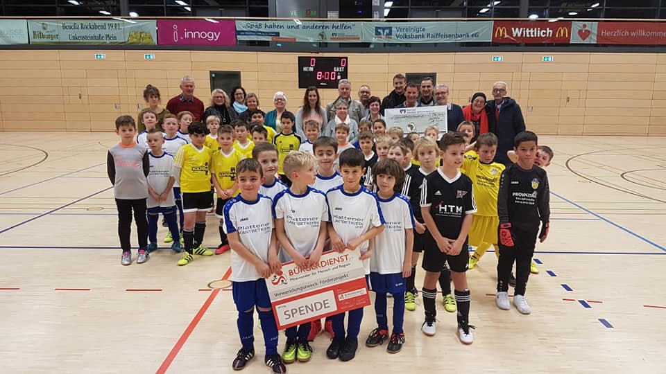 Benefiz Radler Hallenturnier wohltätiger Zweck Christlicher Hospizverein Morbach Elke Weyand Michaela Paulus Eventum Wittlich Ambulantes Hospiz Spendenübergabe