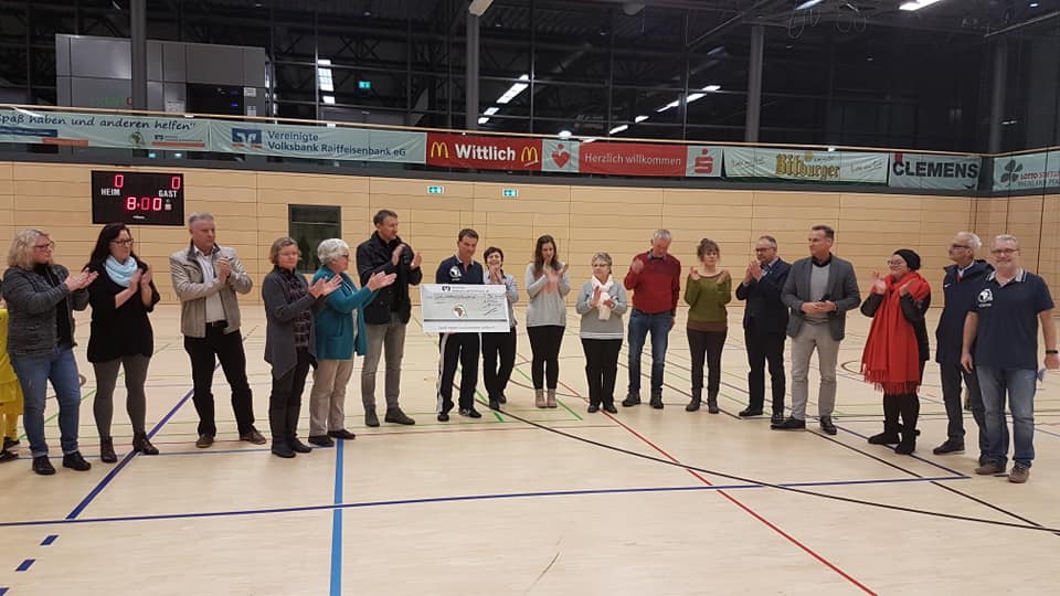 Benefiz Radler Hallenturnier wohltätiger Zweck Christlicher Hospizverein Morbach Elke Weyand Michaela Paulus Eventum Wittlich Ambulantes Hospiz Spendenübergabe