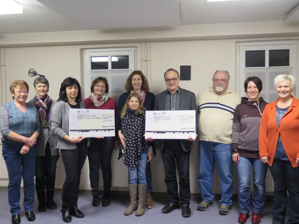 Spendenübergabe Rapperath Adventsfenster Christlicher Hospizverein Morbach Wolfgang Berg