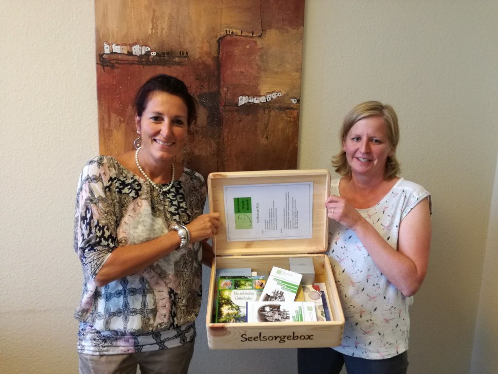 Übergabe Seelsorgebox Annette Leiendecker Alexandra Thomas Christlicher Hospizverein Morbach Ambulantes Hospiz Seniorenresidenz St.Anna