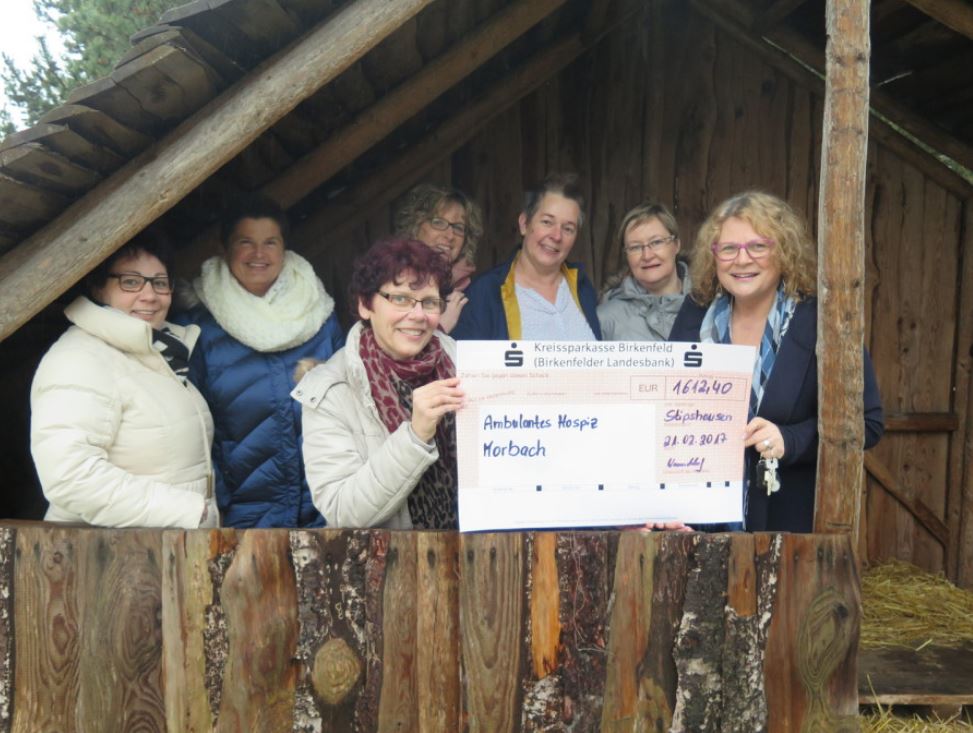 Spendenübergabe Krippenverein Stipshausen Christlicher Hospizverein Morbach Elke Weyand