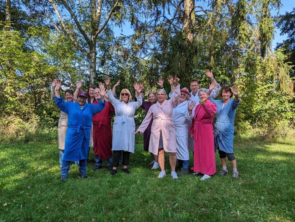 Wir zeigen Solidarität mit dem Symbol des Bademantels für Menschen mit Demenz. Heute endet die tolle Aktion #bademantelchallenge der Deutschen Demenzhilfe.