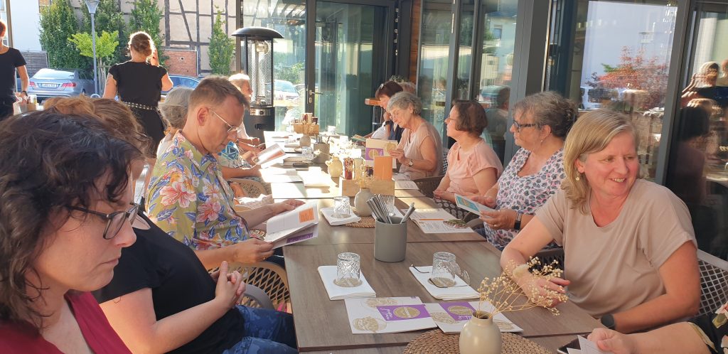 Gemütliches Beisammensein beim oasentagabschließenden Abendessen
