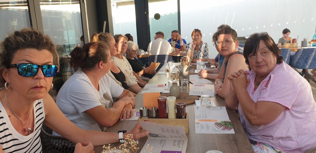 Gemütliches Beisammensein beim oasentagabschließenden Abendessen