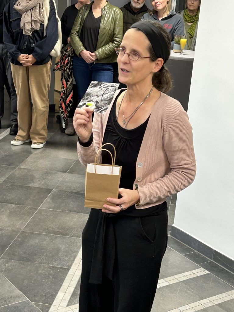 Begrüßung Barbara Schommer im Ambulanten Hospiz Morbach durch Frau Schronen als Leiterin vom Ambulanten Hospiz- und Palliativberatungsdienst Hermeskeil–Morbach