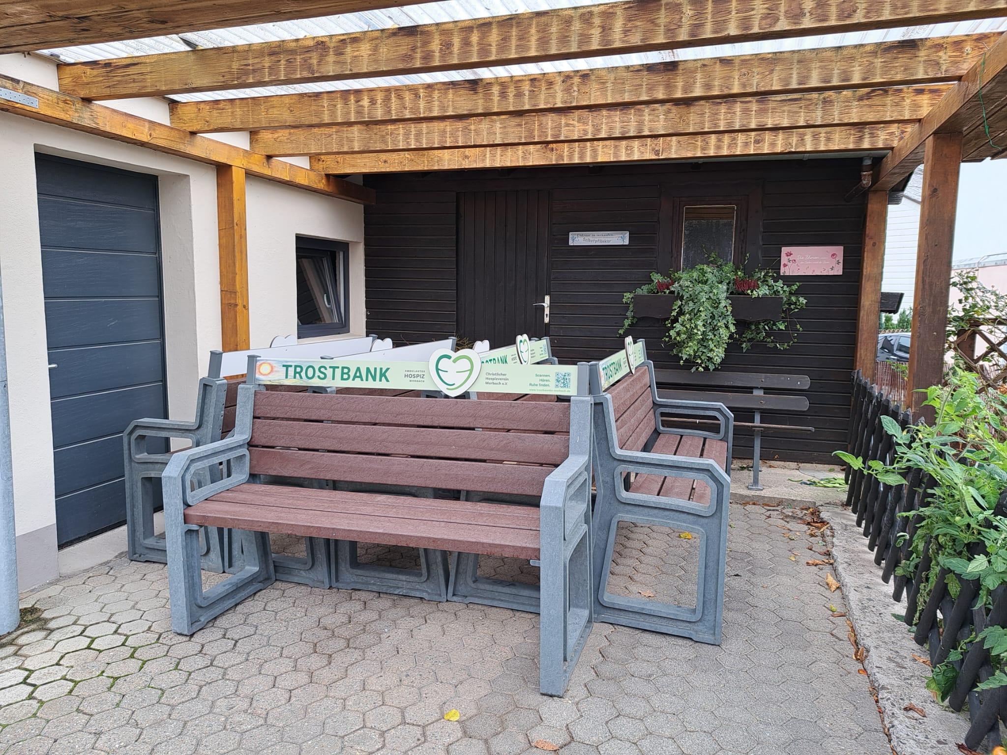 Die Anlieferung unserer Trostbänke für den Christl. Hospizverein Morbach