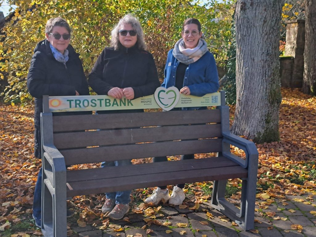 Aufstellen der Trostbank in Thalfang